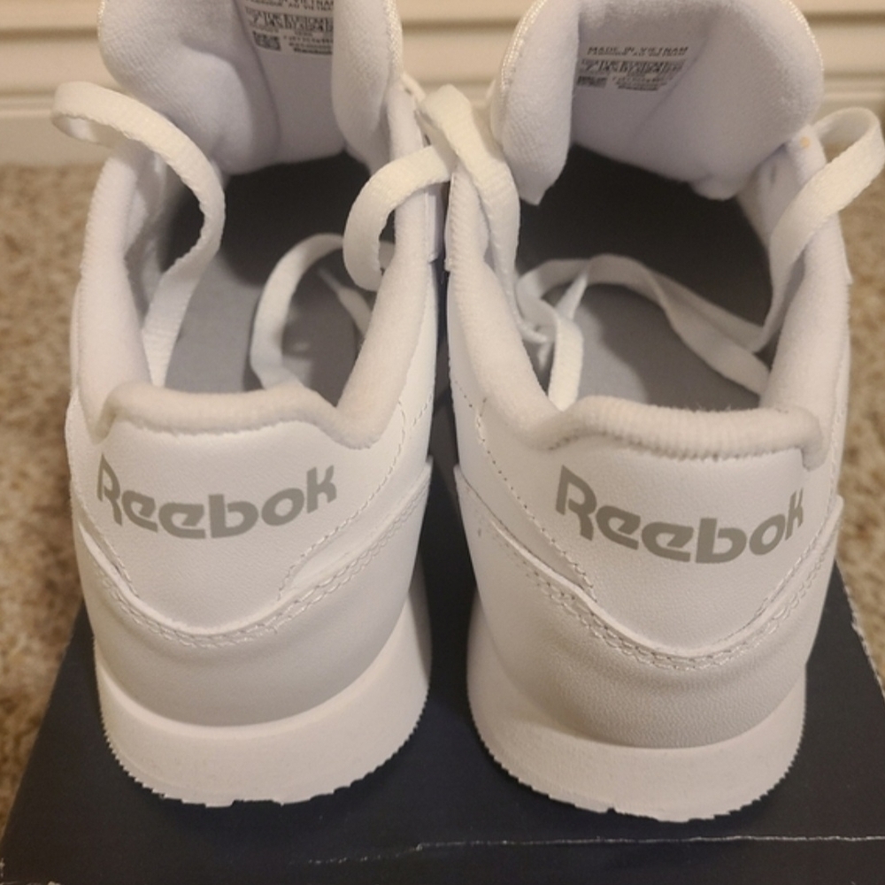 Reebok - Picture 3 of 5